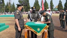 Pangdam III/Siliwangi Mayjen TNI Kosasih, S.E., M.M., bertindak sebagai Inspektur Upacara pada Upacara Penutupan Pendidikan, Pelantikan dan Penyumpahan Prajurit Pendidikan Pertama Tamtama (Dikmata) Infanteri TNI AD Gelombang II Tahun Anggaran 2026, yang dilaksanakan di Lapangan Sapta Marga Dodik Secata Rindam III/Siliwangi, Kampung Cikole, Desa Margamukti, Kecamatan Pangalengan, Kabupaten Bandung, Rabu (9/9/2026),( Dok - Foto )