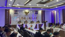 Polres Majalengka kembali menorehkan prestasi membanggakan di tingkat Polda Jawa Barat. Kali ini, Polres Majalengka berhasil meraih Juara 1 PPID Satwil Kategori Keaktifan Website Keterbukaan Informasi Publik (KIP) tingkat Polda Jawa Barat,( Dok - Foto )