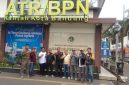 Ketua DPC GRIB Jaya Kabupaten Bandung Barat, H. Ihwanudin, bersama Koperasi Mutiara Selatan Jaya dan anggota BPD Desa Tanjung Mulya, Kecamatan Pakenjeng, Kabupaten Garut, melakukan audiensi dengan Kanwil ATR/BPN Provinsi Jawa Barat, Kamis (24/9/2026),( Dok - Foto )