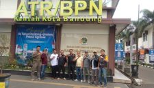 Ketua DPC GRIB Jaya Kabupaten Bandung Barat, H. Ihwanudin, bersama Koperasi Mutiara Selatan Jaya dan anggota BPD Desa Tanjung Mulya, Kecamatan Pakenjeng, Kabupaten Garut, melakukan audiensi dengan Kanwil ATR/BPN Provinsi Jawa Barat, Kamis (24/9/2026),( Dok - Foto )
