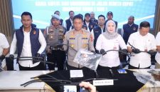 Kapolres Cimahi, AKBP Moh Faruk Rozi mengatakan, enam orang yang telah ditetapkan tersangka dan dilakukan penahanan adalah inisial HR (21), R (24), JR (22), G (23), FF (19), dan penadah inisial IR (46),( Dok - Foto )