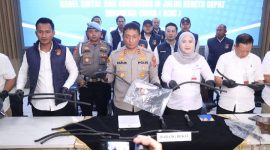 Kapolres Cimahi, AKBP Moh Faruk Rozi mengatakan, enam orang yang telah ditetapkan tersangka dan dilakukan penahanan adalah inisial HR (21), R (24), JR (22), G (23), FF (19), dan penadah inisial IR (46),( Dok - Foto )