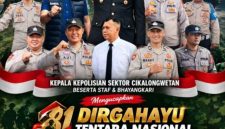 Kapolsek Cikalong Wetan AKP Deden Indrajaya, S.H., M.M., beserta staf dan Bhayangkari menyampaikan ucapan Dirgahayu TNI ke-81 kepada seluruh keluarga besar TNI,( Dok - Foto )