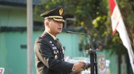 Komandan Korem 062/Tn Kolonel Inf Dadi Sutandi S.E., M.M., selaku Inspektur Upacara (Irup) memimpin Upacara Peringatan HUT Ke 81 TNI tahun 2026, bertempat di lapang upacara Makorem 062/Tn, Senin (5/10/26),( Dok - Foto )