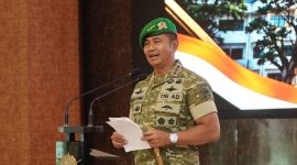 Komandan Pusat Kesenjataan Infanteri (Danpussenif) Letjen TNI Iwan Setiawan, S.E., M.M., memimpin acara Laporan Korps Kenaikan Pangkat Perwira, PNS Golongan III, serta Bintara dan Tamtama periode 1 Oktober 2026, bertempat di Graha Yuddhawastu Pramuka Pussenif, Bandung, Selasa (6/10/2026),( Dok - Foto )