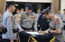 Kapolri Jenderal Suyudi Ario Seto melantik Irjen Sonny Irawan sebagai Kepala Kepolisian Daerah Sumatera Utara (Kapolda Sumut), menggantikan Irjen Whisnu Hermawan,( Dok - Foto )