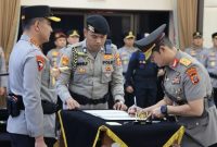 Kapolri Jenderal Suyudi Ario Seto melantik Irjen Sonny Irawan sebagai Kepala Kepolisian Daerah Sumatera Utara (Kapolda Sumut), menggantikan Irjen Whisnu Hermawan,( Dok - Foto )
