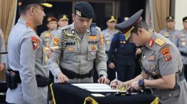 Kapolri Jenderal Suyudi Ario Seto melantik Irjen Sonny Irawan sebagai Kepala Kepolisian Daerah Sumatera Utara (Kapolda Sumut), menggantikan Irjen Whisnu Hermawan,( Dok - Foto )