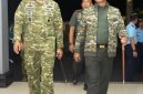 Pangdam IV/Diponegoro Mayjen TNI Achiruddin, S.E., M.Han., menyambut kedatangan Panglima TNI Jenderal TNI Agus Subiyanto, S.E., M.Si., di Lanud Adi Sutjipto, Yogyakarta, Rabu malam (7/10/2026),( Dok - Foto )