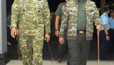 Pangdam IV/Diponegoro Mayjen TNI Achiruddin, S.E., M.Han., menyambut kedatangan Panglima TNI Jenderal TNI Agus Subiyanto, S.E., M.Si., di Lanud Adi Sutjipto, Yogyakarta, Rabu malam (7/10/2026),( Dok - Foto )