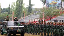 Pangdam IV/Diponegoro Mayjen TNI Achiruddin, S.E., M.Han., memimpin Upacara Peringatan HUT ke-76 Kodam IV/Diponegoro di Lapangan Parade, Kompleks Makodam, Jumat (9/10/2026),( Dok - Foto )