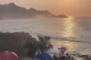 Keberadaan area camping memberikan kesempatan bagi wisatawan untuk menikmati keindahan Pantai Menganti sejak pagi hingga sore hari. Pengunjung dapat menyaksikan perubahan suasana alam, mulai dari udara pagi yang sejuk, panorama matahari terbit, hingga pemandangan matahari terbenam yang menghiasi ufuk barat,( Dok - Foto )