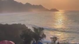 Keberadaan area camping memberikan kesempatan bagi wisatawan untuk menikmati keindahan Pantai Menganti sejak pagi hingga sore hari. Pengunjung dapat menyaksikan perubahan suasana alam, mulai dari udara pagi yang sejuk, panorama matahari terbit, hingga pemandangan matahari terbenam yang menghiasi ufuk barat,( Dok - Foto )