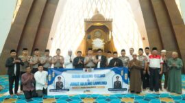 Kepala Kepolisian Daerah (Kapolda) Jawa Barat, Irjen Pol Hengki. Kehadiran pimpinan tertinggi kepolisian di Jawa Barat tersebut bertujuan untuk membaur dan melaksanakan ibadah bersama jemaah Masjid Raya Al-Jabbar,( Dok - Foto )