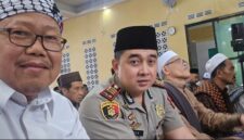 Kapolsek Cikalong Wetan AKP Deden Indrajaya, S.H., M.M., bersama anggota melaksanakan kegiatan Sholat Subuh Berjamaah Keliling (SULING) di Masjid Al Mubarok RT 03/09, wilayah hukum Polsek Cikalong Wetan, Polres Cimahi, Sabtu (17/10/2026) pukul 04.09 WIB,( Dok - Foto )