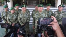 Estafet kepemimpinan Kodam IV/Diponegoro resmi berlanjut. Mayjen TNI Achiruddin, S.E., M.Han., menyerahkan satuan Kodam IV/Diponegoro kepada Mayjen TNI Sudaryanto, S.E., M.Han., dalam Apel Penyerahan Satuan yang berlangsung di Lapangan Makodam IV/Diponegoro, Semarang, Senin (19/10/2026),( Dok - Foto )
