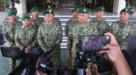 Estafet kepemimpinan Kodam IV/Diponegoro resmi berlanjut. Mayjen TNI Achiruddin, S.E., M.Han., menyerahkan satuan Kodam IV/Diponegoro kepada Mayjen TNI Sudaryanto, S.E., M.Han., dalam Apel Penyerahan Satuan yang berlangsung di Lapangan Makodam IV/Diponegoro, Semarang, Senin (19/10/2026),( Dok - Foto )