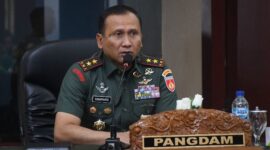 Pangdam IV/Diponegoro Mayjen TNI Sudaryanto, S.E., M.Han., memimpin entry briefing bersama para komandan satuan jajaran Kodam IV/Diponegoro secara tatap muka dan melalui video conference (vicon) di Aula Makodam IV/Diponegoro, Selasa (20/10/2026),( Dok - Foto )