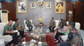 Pangdam IV/Diponegoro Mayjen TNI Sudaryanto, S.E., M.Han., menerima audiensi Regional Chief Executive Officer (CEO) BNI, Mesah Roni Ginting, beserta tim di ruang kerja Pangdam IV/Diponegoro, Rabu (21/10/2026),( Dok - Foto )