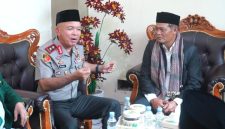 Kapolda Jawa Barat Irjen Pol. Hengki, S.I.K., M.H., melaksanakan kegiatan Shalat Jumat Keliling di Masjid Besar Kaum Ujung Berung (MBKU), Jalan Alun-Alun Utara Barat No. 185, Cigending, Kecamatan Ujung Berung, Kota Bandung,( Dok - Foto )