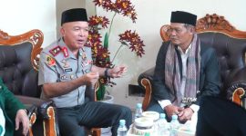 Kapolda Jawa Barat Irjen Pol. Hengki, S.I.K., M.H., melaksanakan kegiatan Shalat Jumat Keliling di Masjid Besar Kaum Ujung Berung (MBKU), Jalan Alun-Alun Utara Barat No. 185, Cigending, Kecamatan Ujung Berung, Kota Bandung,( Dok - Foto )