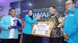 Pangdam III/Siliwangi Mayjen TNI Kosasih, S.E., M.M., menjadi salah satu dari 30 tokoh nasional penerima *Anugerah KNPI Award 2026* yang diselenggarakan oleh Dewan Pengurus Pusat Komite Nasional Pemuda Indonesia (DPP KNPI), dalam rangka memperingati Hari Sumpah Pemuda ke-98 Tahun 2026,( Dok - Foto )