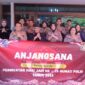 Dalam rangka memperingati Hari Ulang Tahun (HUT) Humas Polri ke-75 tahun 2026, jajaran Bidang Hubungan Masyarakat (Bidhumas) Polda Jawa Barat menggelar kegiatan anjangsana dan silaturahmi ke kediaman Tokoh Masyarakat Jawa Barat sekaligus mantan Kapolda Jabar, Irjen Pol. (Purn.) Dr. Drs. H. Anton Charliyan, M.P.K.N.,( Dok - Foto)