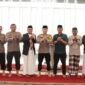 Kapolres Cimahi AKBP Endy Desianto, S.E., S.I.K., M.Pd., bersama Kapolsek Batujajar Kompol Asep Saepuloh, S.H., beserta personel Polres Cimahi dan Polsek Batujajar melaksanakan kegiatan Sholat Jumat Keliling di Masjid Jami Graha Kencana, Komplek Perum Graha Kencana RW 17, Desa Batujajar Timur, Kecamatan Batujajar, Kabupaten Bandung Barat,( Dok - Foto )