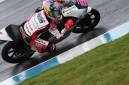 Kabut tebal yang menyelimuti kawasan sirkuit sejak pagi hari memaksa penyelenggara mengambil keputusan berat: menunda balapan utama MotoGP. (Dok-Foto)