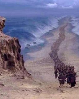 Jika Allah Maha Kuasa: Mengapa Laut Merah Tidak Terbelah Begitu Saja, Mengapa Allah Menyuruh Musa Memukul Tongkatnya?